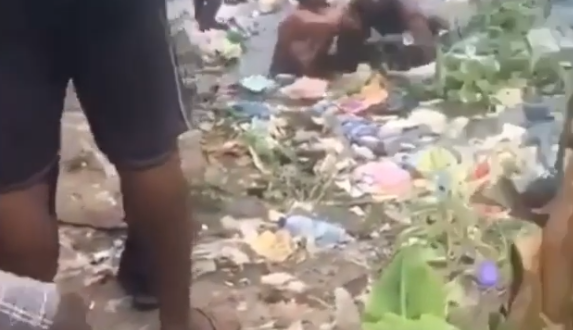 2 Nigerian women spotted fighting in a dirty pond